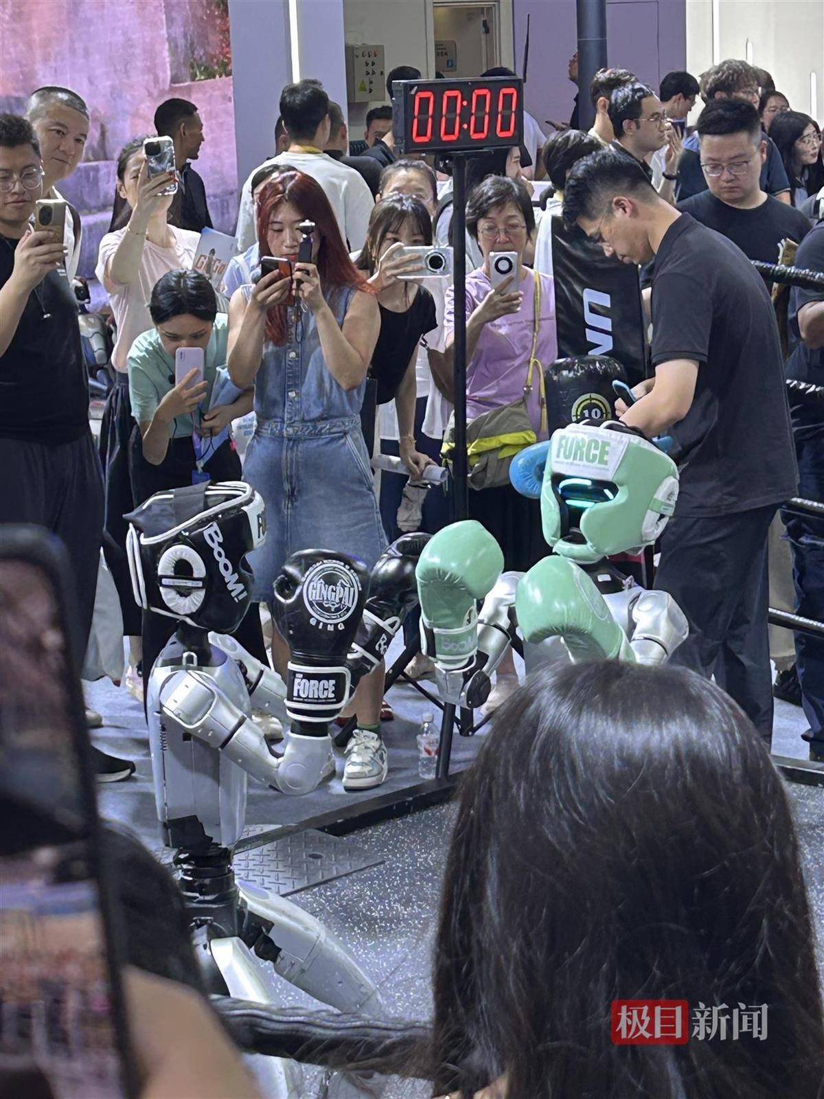 MAD鏖战HKA，ShowMaker团战一打五宿敌对决2025世界赛，引爆全场热议