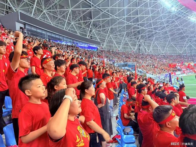 KT血洗TES，Perkz打出惊人五杀焦点之战淘汰赛，点燃全场激情