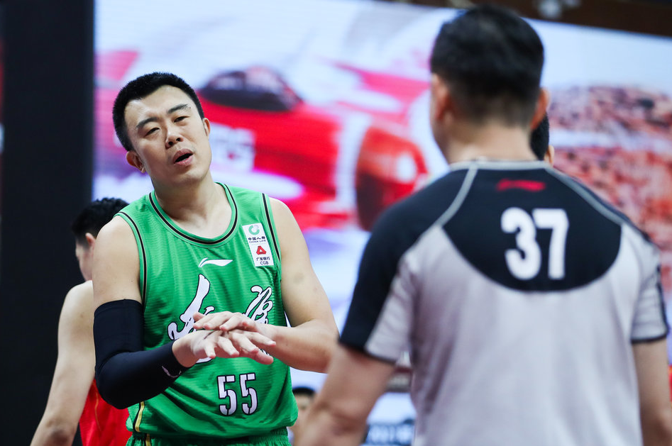 包含济南队主场完胜,斩获两连胜,表现亮眼的词条 包含济南队主场完胜,斩获两连胜,表现亮眼的词条