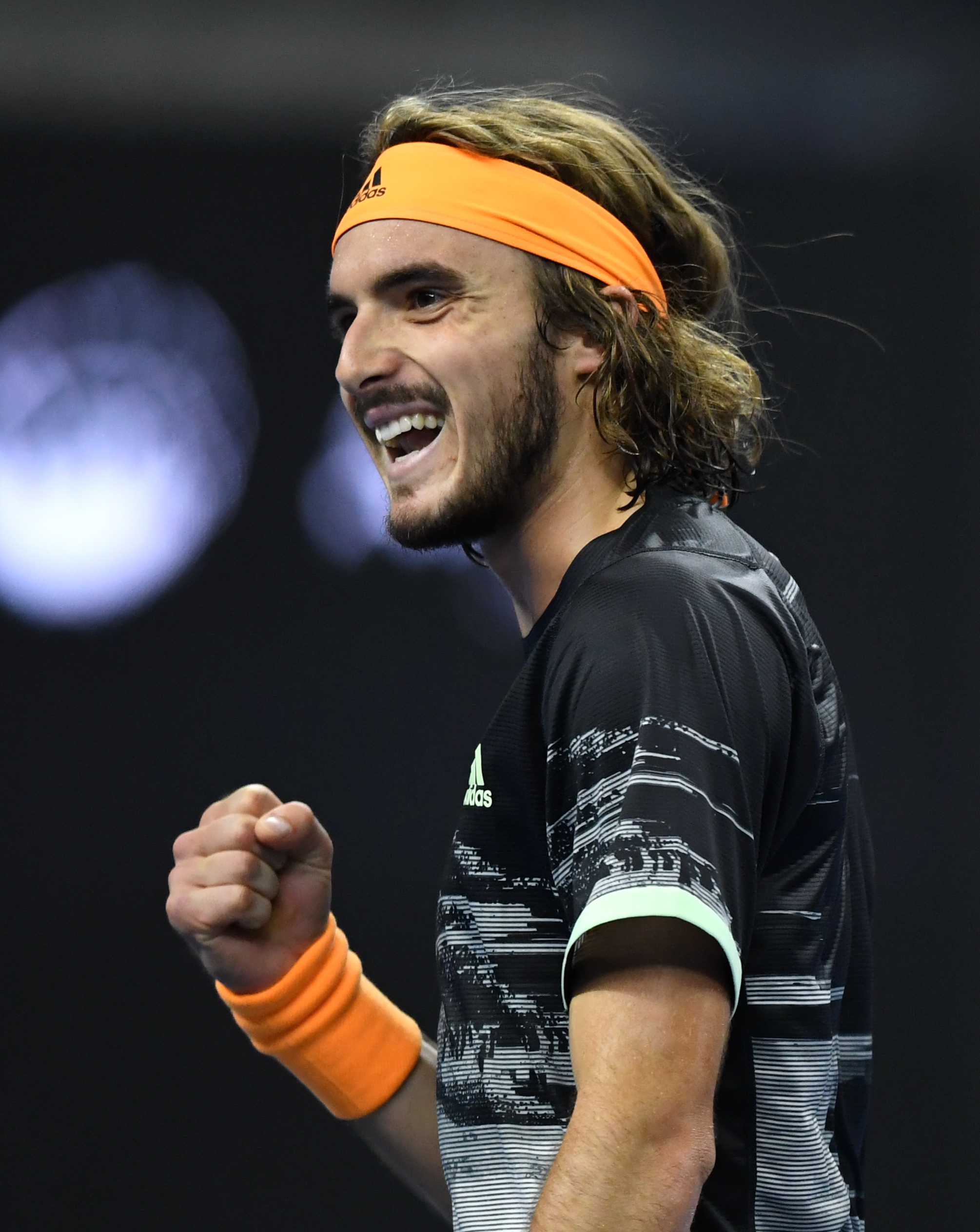 西班牙网球队绝杀美国网球队，西西帕斯惊艳世界