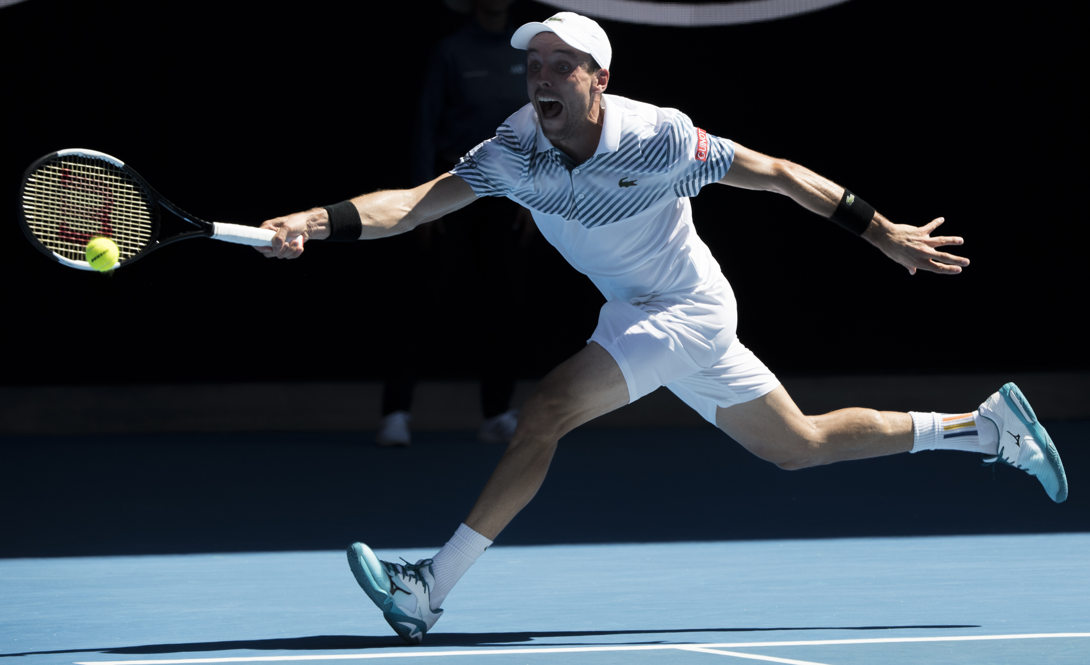 西班牙网球队绝杀美国网球队，西西帕斯惊艳世界