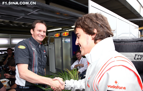 关于迈凯伦绝杀红牛二队，阿隆索关键制胜的信息