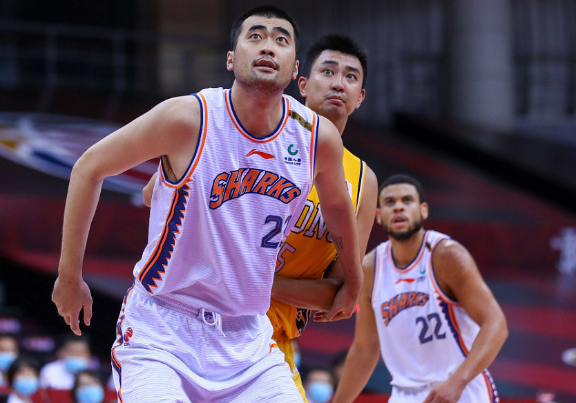 雄鹿逆转上海队，胡金秋统治全场